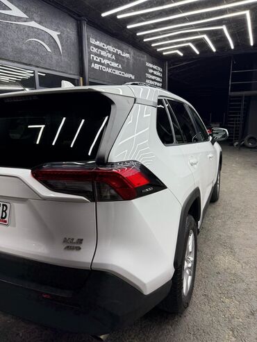 Toyota: Toyota RAV4: 2021 г., 2.5 л, Автомат, Бензиновая, Кроссовер — 7