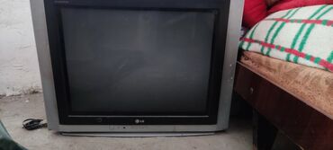 Телевизоры: Продаю телевизор марки LG диагональ 70см работает отлично косяков по