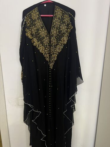 черное платье с кружевом внизу: Вечернее платье, Длинная модель, Шелк, С рукавами, Камни, 3XL (EU 46), 4XL (EU 48), 8XL (EU 56)
