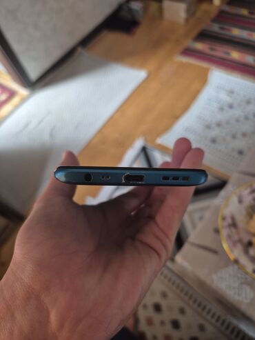 телефон fly bl4201: Mavi rəngli smartfon Xüsusiyyətlər: - Aşağı hissədə 3.5 mm qulaqcıq