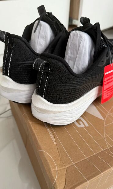 Кроссовки и спортивная обувь: Кросовки лининг новая
#lining — 4