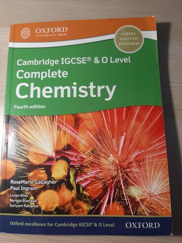 по химии: Не использованная книга по химии на английском языее из окфорда для
