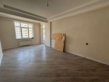 Uzunmüddətli kirayə mənzillər: Mənzilin təsviri: - Geniş və işıqlı otaqlar, iri pəncərələr sayəsində — 8