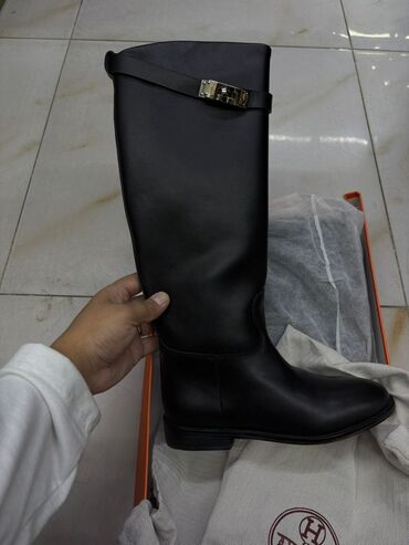 сапожк: В наличии 
Сапоги Hermes
Натуральная кожа 
34 размер (на 35 подойдут)