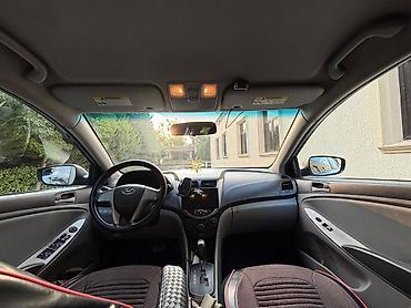 bmw g30 stop: Hyundai Accent sedan – mavi rəng, şəhər üçün ideal kompakta ölçülü — 6
