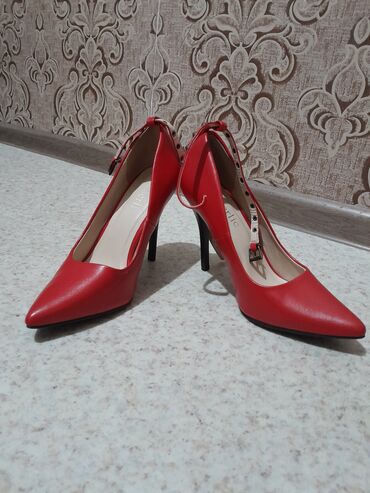 Женская обувь: Туфли 37, цвет - Красный