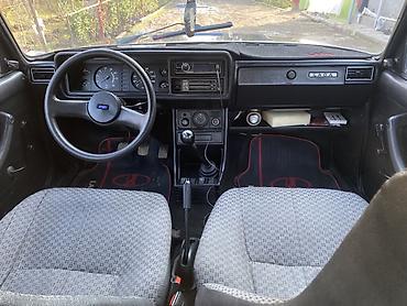 toklu radiator: LADA 2107 sedan – klassik dizaynlı, qara rəngdə. Xüsusiyyətlər: - — 6