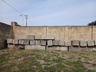 Betonlar satilir biri 80azn. 15 eded var. İci armaturludur. Unvan