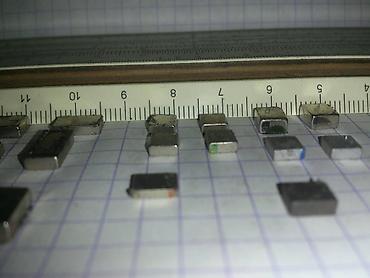 Другие аксессуары для салона: Неодимовые магниты. Разного размера и формы. Образцы на фото, линейка — 23