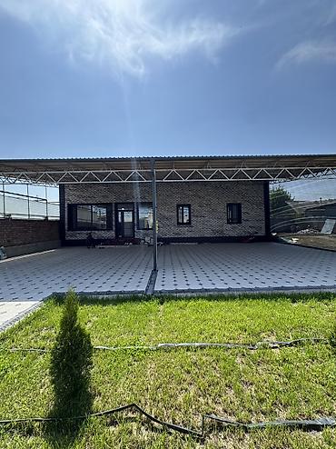 Продажа коттеджей и домов: ✨ Продаётся дом в с. Сокулук ✨ 🏡 Характеристики: • Участок - 9,4 — 1