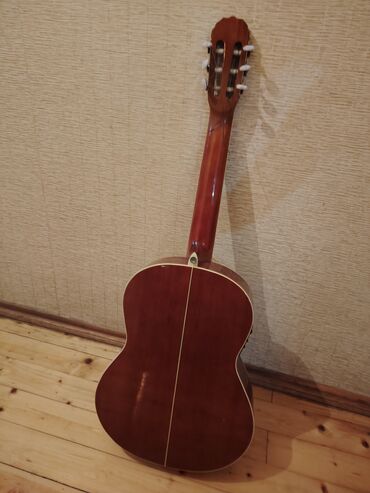 аксессуары для музыкальных инструментов: Klassik akustik gitara - Korpus: parlaq laklı, tünd qəhvəyi rəng