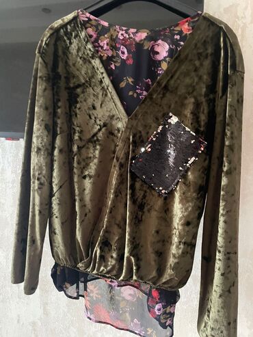 Dəstlər, kostyumlar: Brend: SABRA Ölçü: 40-46-48 Məhsul təsviri: - 2 parçadan ibarət dəst — 6