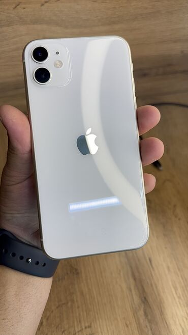 Apple iPhone: IPhone 11, Б/у, 64 ГБ, Белый, Защитное стекло, Чехол, 87 %