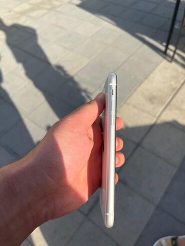 Apple iPhone: IPhone 11, 128 GB, Ağ, Face ID