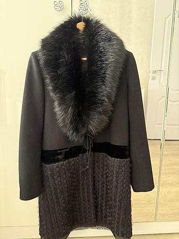 бархат: Женское пальто со съёмным меховым воротником фирмы Vera Wang — 1