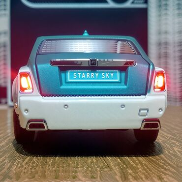 Autići: Nov metalni model automobila Rols Rojs Fantom. Pale mu se prednja i — 8
