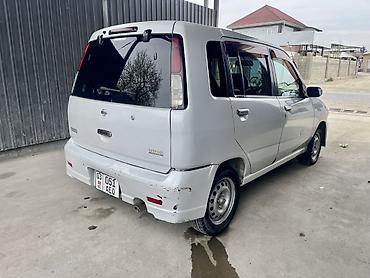 Частная аренда авто: Компактный городской хэтчбек Nissan Cube (JDM), белый цвет кузова — 10
