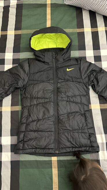 оптом куртка: Женская куртка Nike, S (EU 36), M (EU 38), цвет - Черный