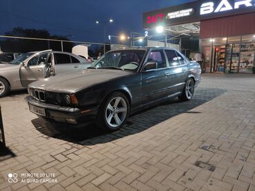 е34 530: Чёрный седан BMW E34. 520 i год выпуска 1991 объем 2 литра коробка