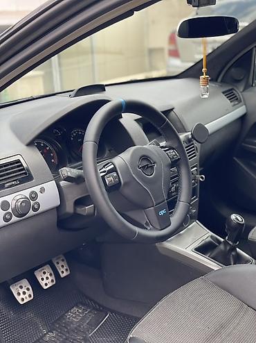Opel: Opel Astra H (hatchback) – salon və multimedia ilə təkmilləşdirilmiş — 3