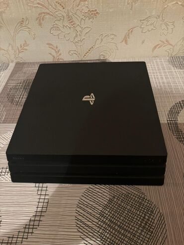 oyun konsolları ps4: Ps 4 pro Elave 2 pult verilir 
Elave 10 dene pulla yuklenen oyunlar