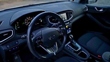 Toyota: Toyota Prius: 2018 г., 1.6 л, Вариатор, Гибрид, Хэтчбэк — 17