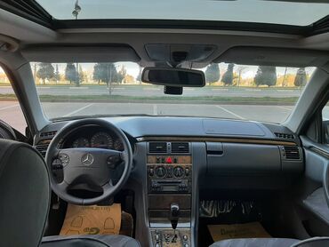 gurcustan masin bazari mercedes: Mercedes-Benz E 240: 2.6 l | 2000 il Sedan