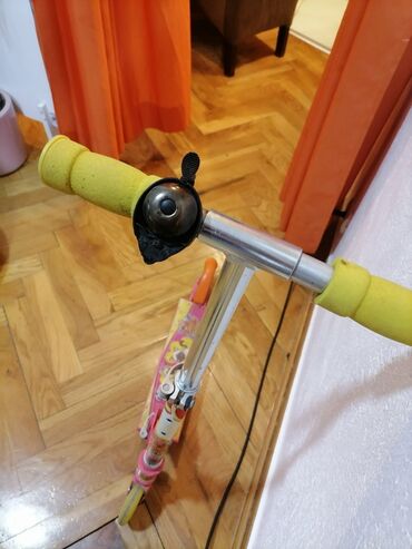 Trotineti, skejtbordovi i hoverbordovi: Trotinet za decu dobar jak na dva silikoska točka. Baš dobar — 3
