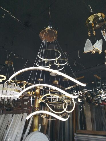 restoran isiqlari: Çılçıraq, 10 və daha çox lampa, Metal