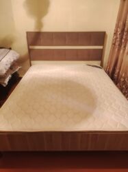 taxt kiravatlar: Двуспальная кровать, С матрасом