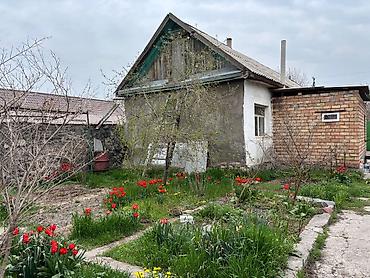 Продажа коттеджей и домов: Продам дом,Кара-Балта. ЕСТЬ ТОРГ. Две комнаты Большая кухня Гараж at lalafo.kg — 1 Продажа коттеджей и домов: Продам дом,Кара-Балта. ЕСТЬ ТОРГ. Две комнаты Большая кухня Гараж — 1