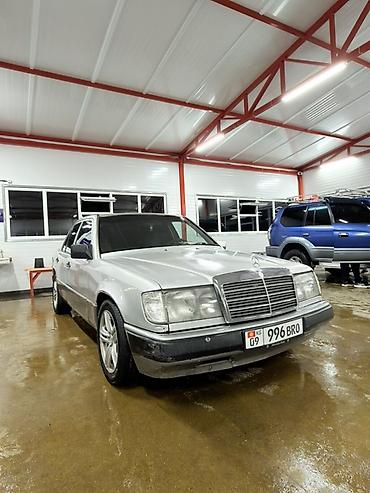 Mercedes-Benz W124: 1993 г., 2 л, Механика, Бензин, Седан