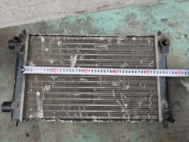 Радиаторы: Радиатор охлаждения двигателя Volkswagen Polo 2, 1985г.в. Оригинал — 2