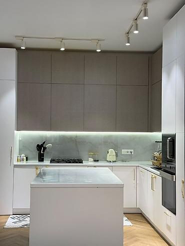 Үйлөрдү сатуу: 6 бөлмө, 250 м², 4 соток, Бишкек, 3-мкр Кыймылсыз мүлк агенттиги — 8