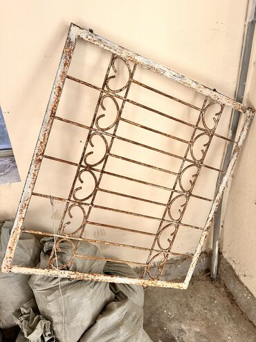 решетки на окна: Eni 101, hundurluk 95