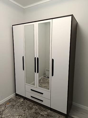 standing mirror: Шкаф-купе распашной 4-дверный с двумя выдвижными ящиками. - — 1