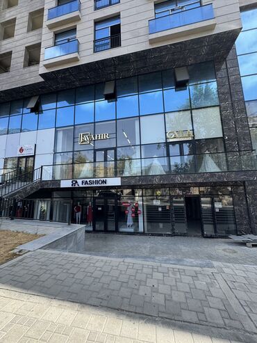 аренда торговых площадей в магазинах: 28 May metrosunun birbaşa çıxışında, Azadlıq prospektinə baxan