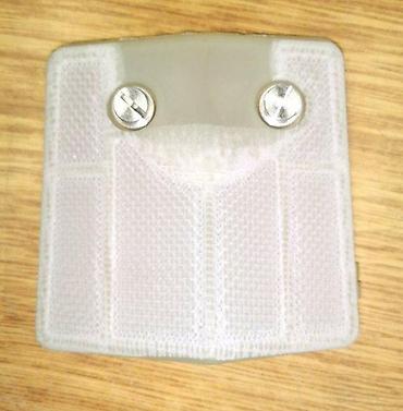 karneri: Plastični zidni držač/kačaljka sa tekstilnim čičak (Velcro) slojem - — 1