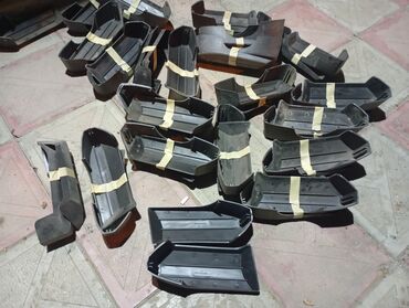 tab plata: Nəqliyyat vasitələri üçün nəzərdə tutulmuş bu qara rəngli plastik