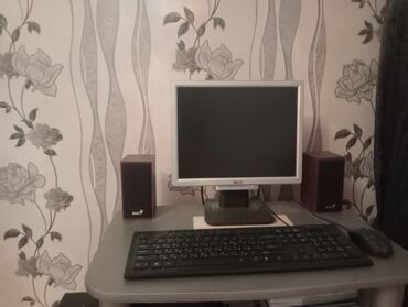 Kompüter və noutbuk aksesuarları: Acer monitor, Genius dinamiklər, Canyon klaviatura və siçandan ibarət