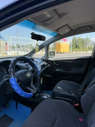 Honda: Honda Fit: 2010 г., 1.5 л, Автомат, Бензин, Хэтчбэк — 4