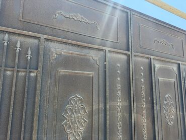 darvaza qapı: Eni 4metr hunduru 3metr