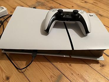 PS5 (Sony PlayStation 5): PlayStation 5 (PS5) – diskli versiya - Rəng: ağ/qara - Daxildir: 1 — 1
