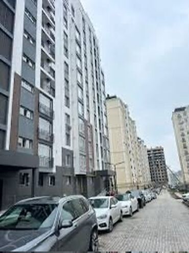 срочно продаётся 1 комнатная квартира в районе ошского рынка: 1 комната, 45 м², Элитка, 3 этаж, ПСО (под самоотделку)