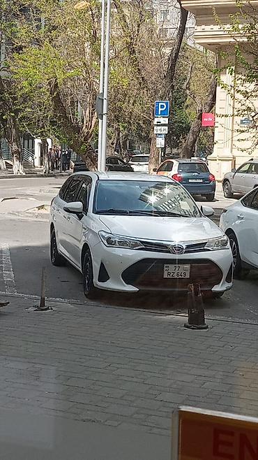 fielder: Toyota Corolla Fielder Hybrid, ağ rəng, universał kuzov. Texniki — 3
