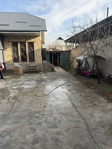 Продажа коттеджей и домов: Дом с участком - Кирпичный частный дом с металлической крышей и — 1