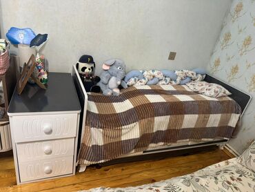 besiy: Oğlan və qız üçün, Çarpayı, Bazasız, Matras ilə, Siyirməli lalafo.az -da besiy: Oğlan və qız üçün, Çarpayı, Bazasız, Matras ilə, Siyirməli