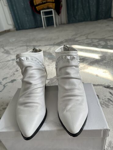 обувь белая: Сапоги, 36, цвет - Белый