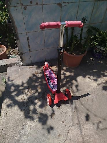 velosiped ev: Uşaq skuterı – 3 təkərli, salxımlı dönmə sistemi ilə. Xüsusiyyətlər — 1