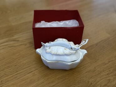 kombi ucun qutu: Balıq formalı sos qabı dəsti

Qutu: qırmızı saxlanma/qutu ilə birlikdə